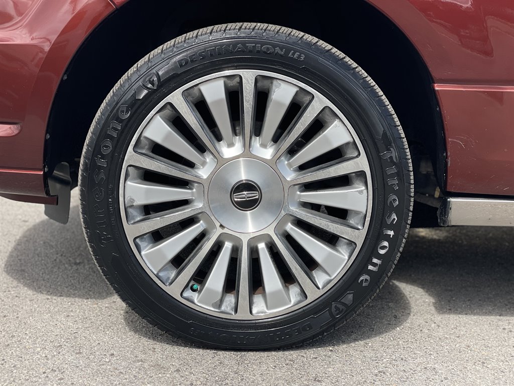 2016 Lincoln Navigator - $12,999