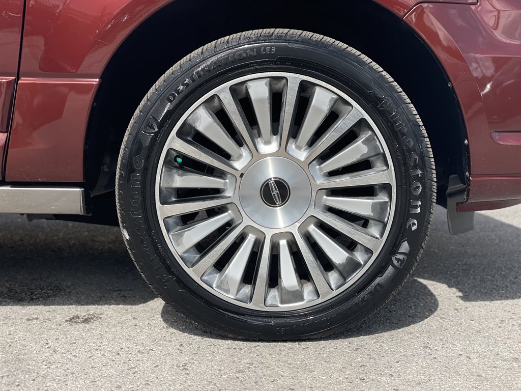 2016 Lincoln Navigator - $12,999