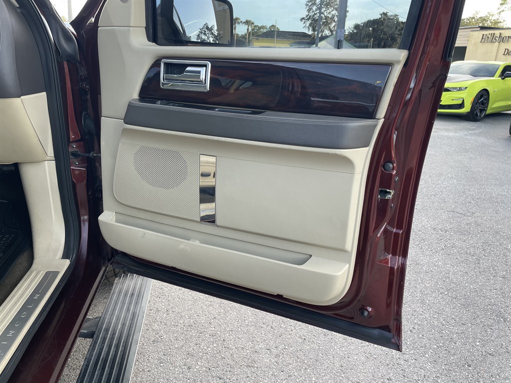 2016 Lincoln Navigator - $12,999