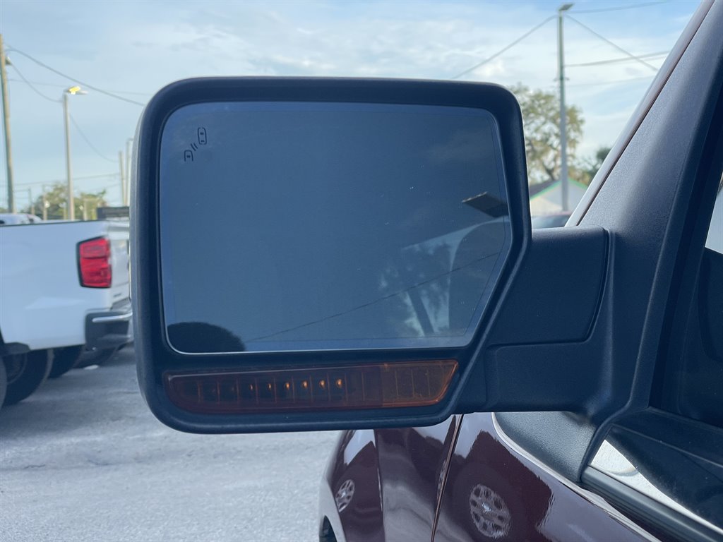 2016 Lincoln Navigator - $12,999