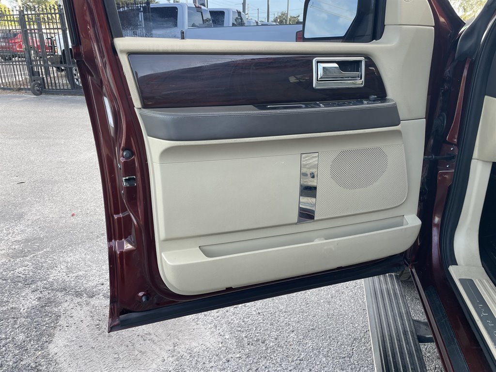 2016 Lincoln Navigator - $12,999
