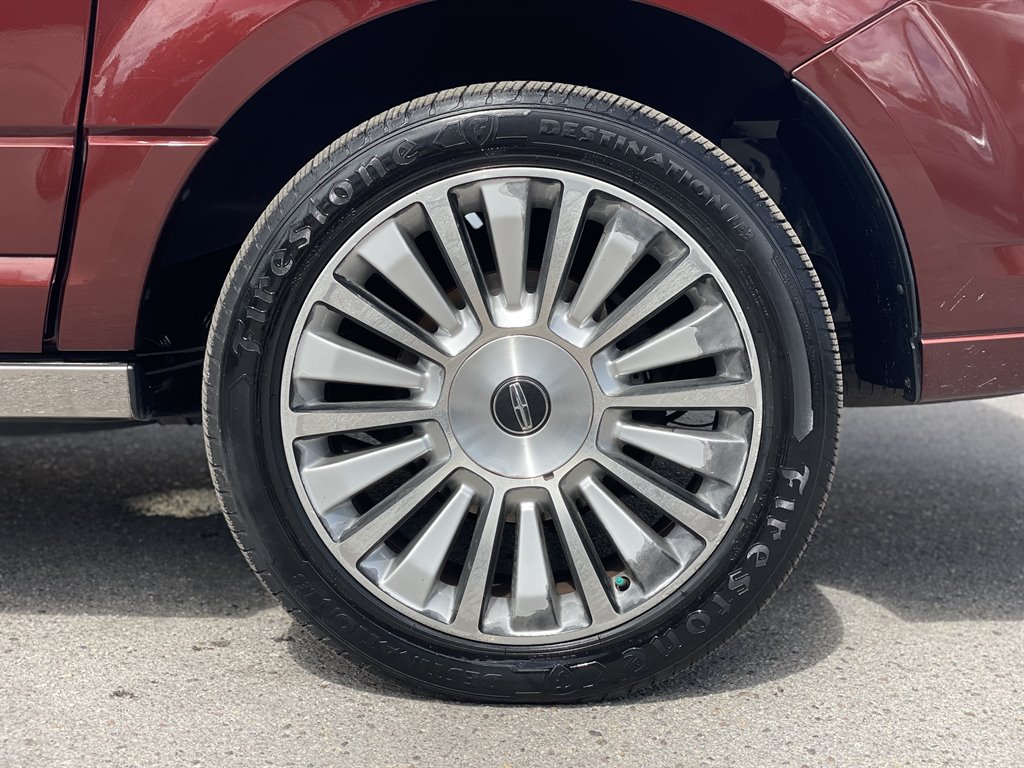 2016 Lincoln Navigator - $12,999