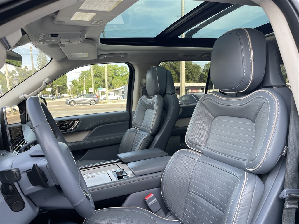 2018 Lincoln Navigator - $39,999