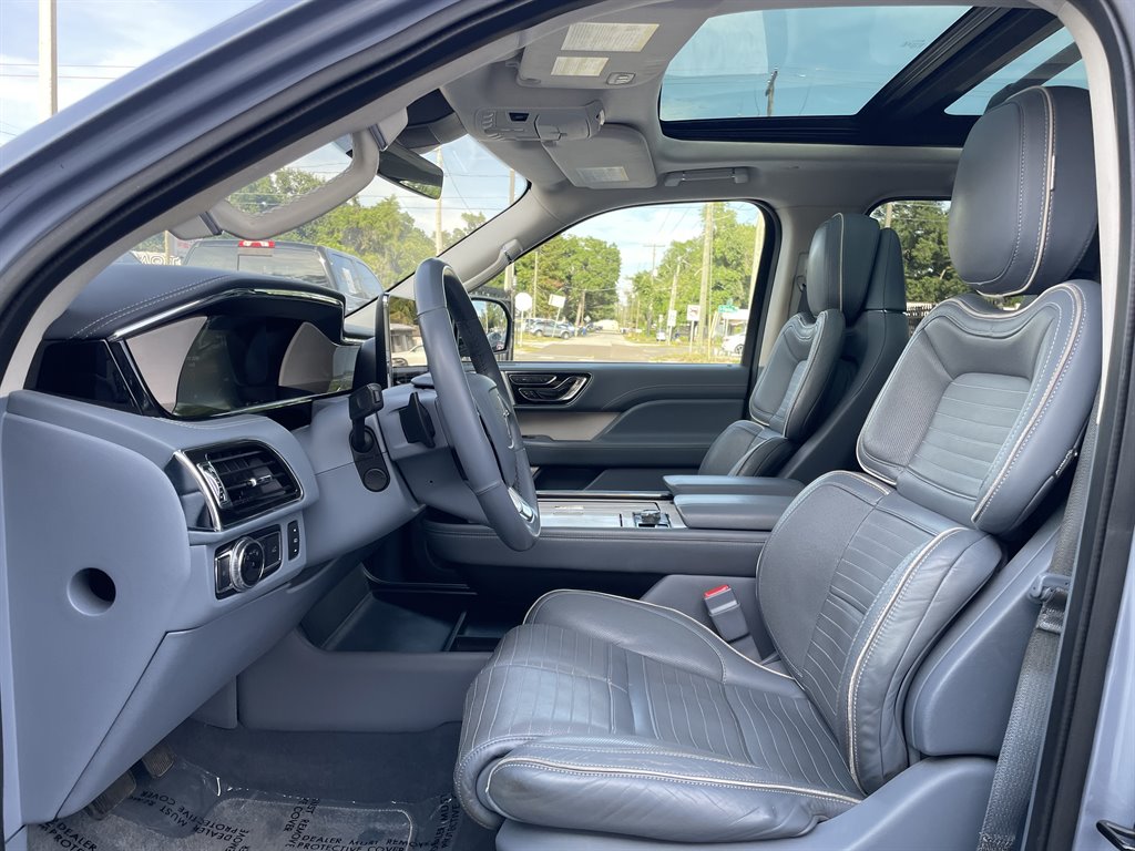 2018 Lincoln Navigator - $39,999