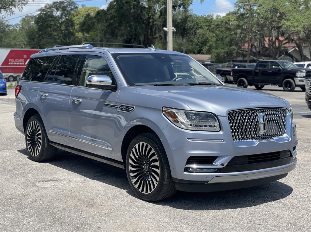 2018 Lincoln Navigator - $39,999