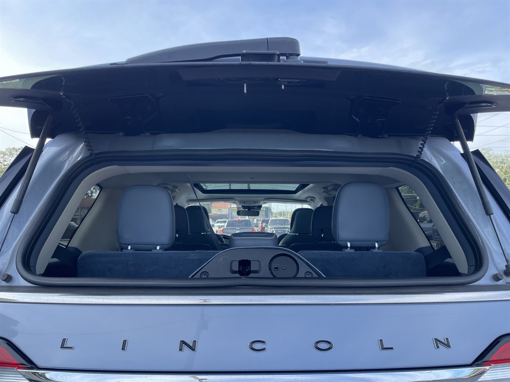 2018 Lincoln Navigator - $39,999