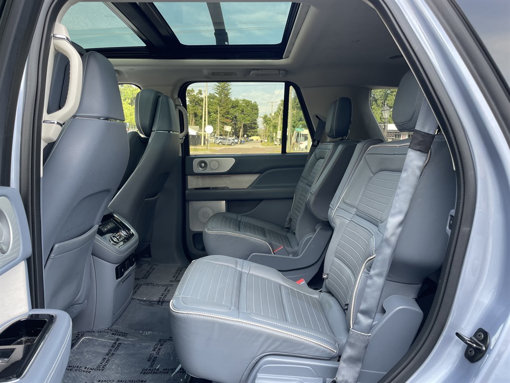 2018 Lincoln Navigator - $39,999