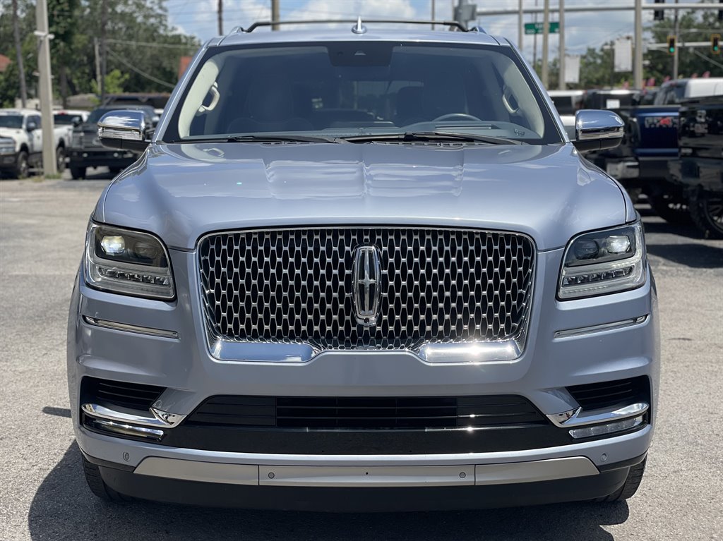 2018 Lincoln Navigator - $39,999