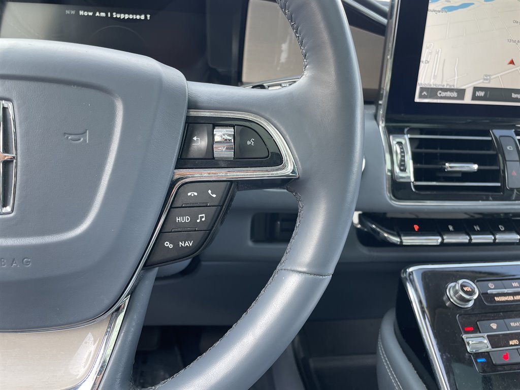 2018 Lincoln Navigator - $39,999