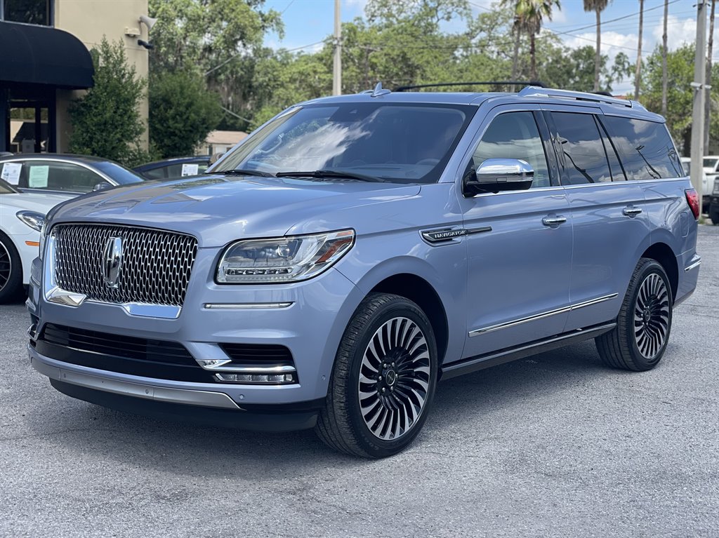 2018 Lincoln Navigator - $39,999