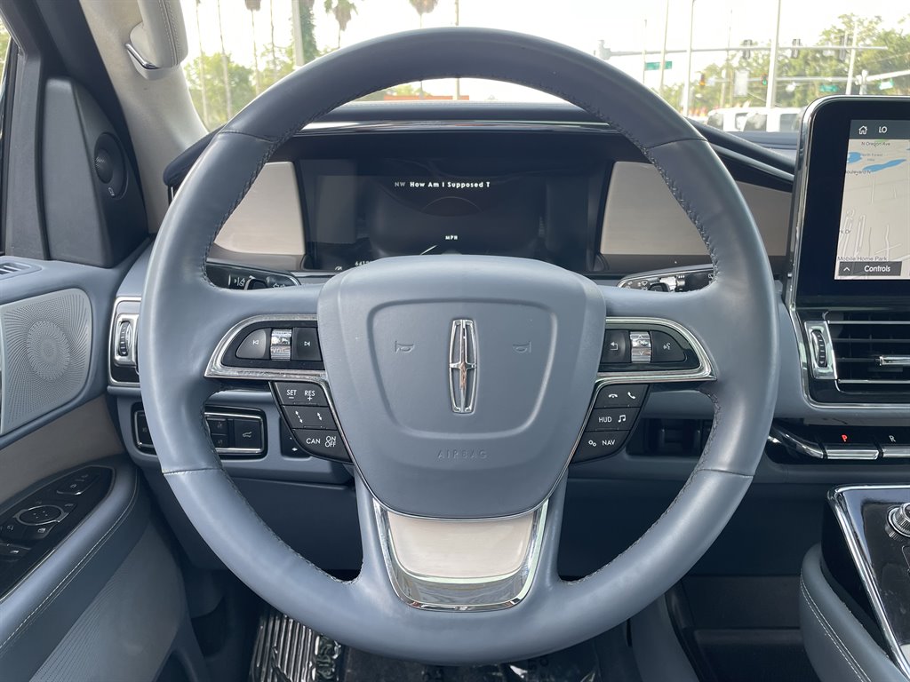 2018 Lincoln Navigator - $39,999