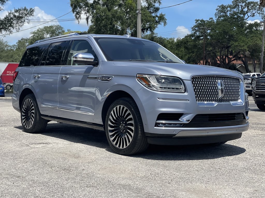 2018 Lincoln Navigator - $39,999
