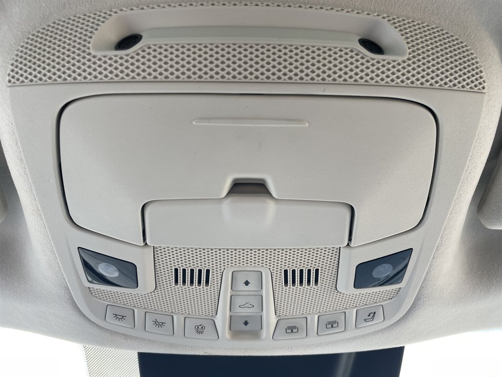 2018 Lincoln Navigator - $39,999