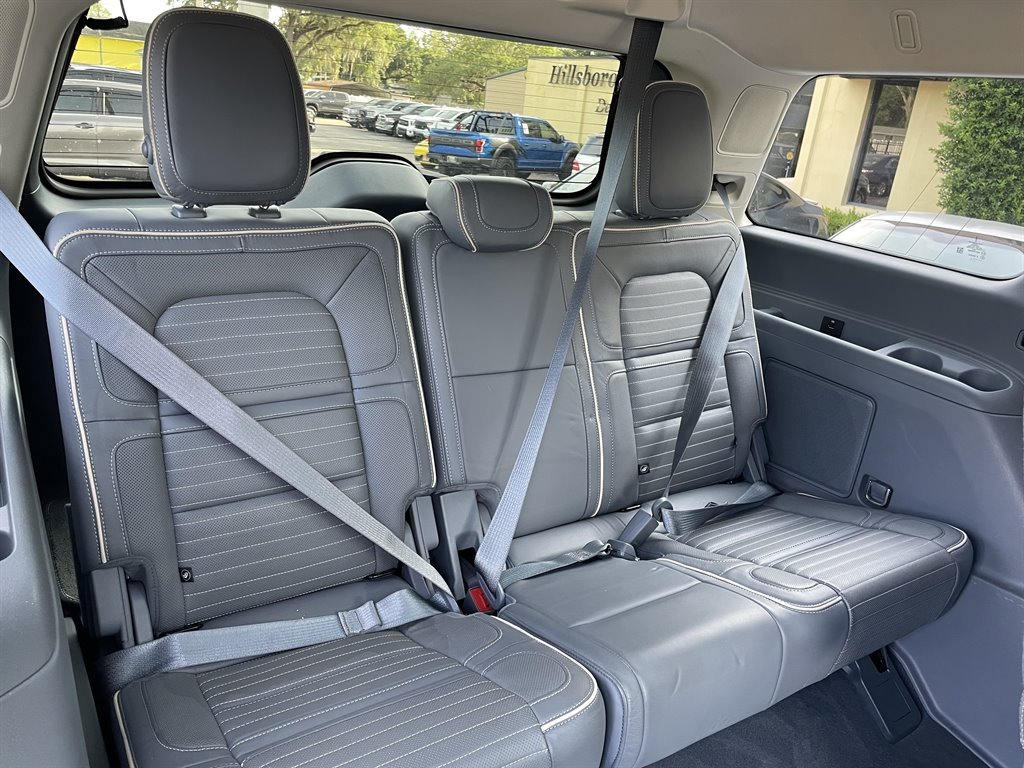 2018 Lincoln Navigator - $39,999