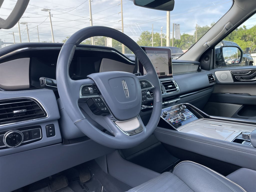 2018 Lincoln Navigator - $39,999