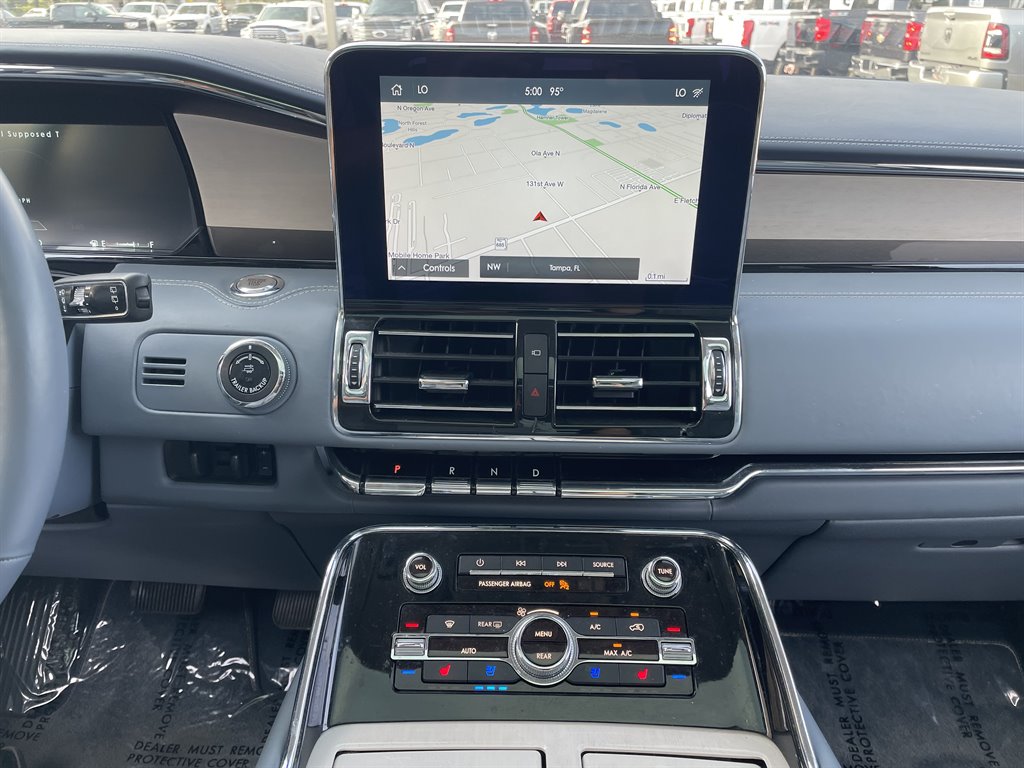 2018 Lincoln Navigator - $39,999