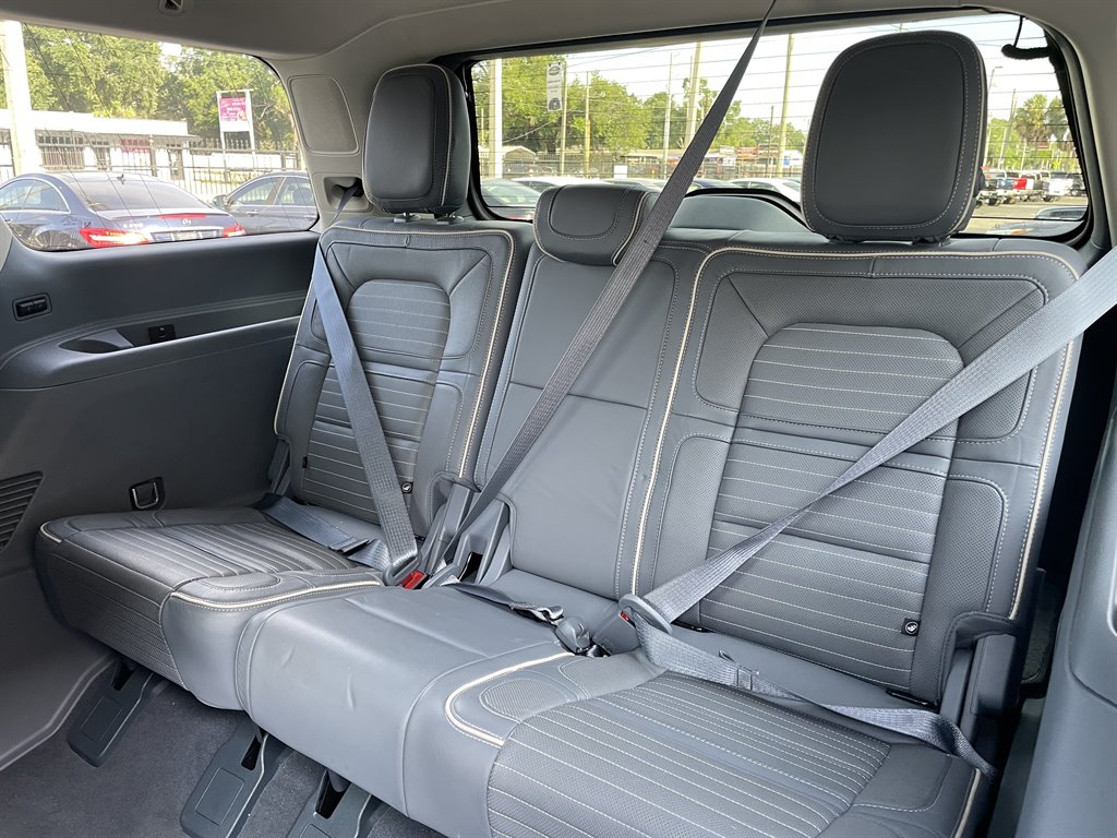 2018 Lincoln Navigator - $39,999