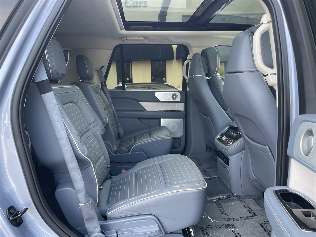 2018 Lincoln Navigator - $39,999