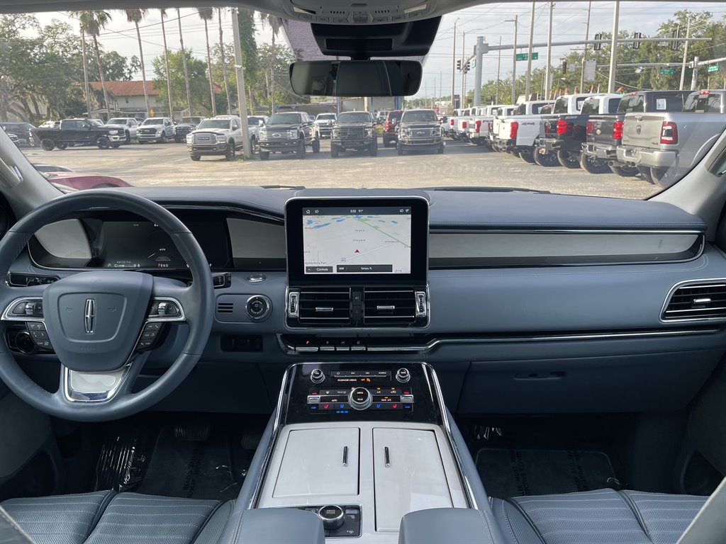 2018 Lincoln Navigator - $39,999
