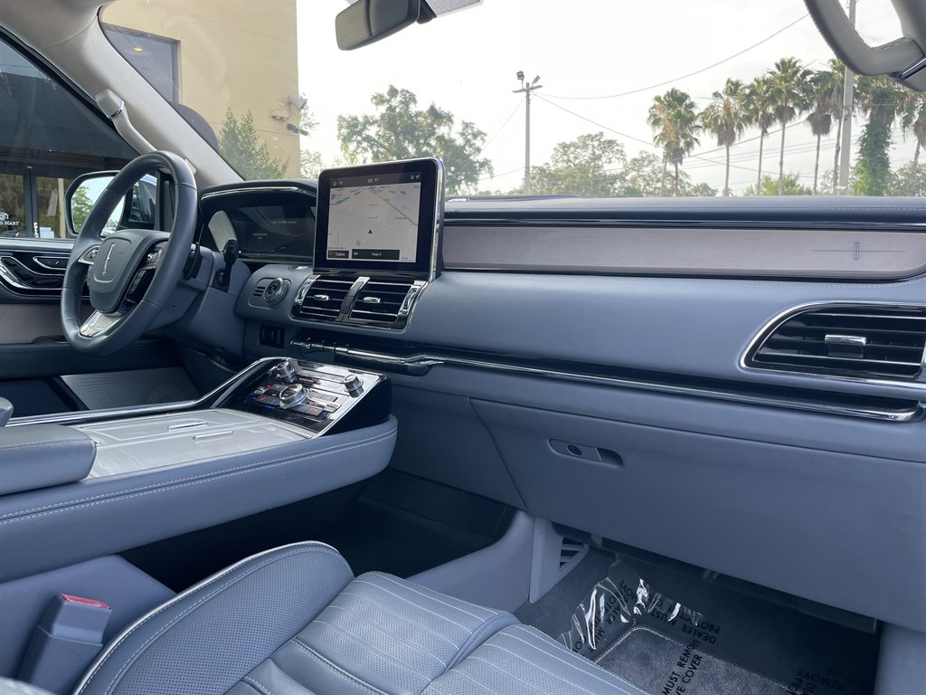 2018 Lincoln Navigator - $39,999