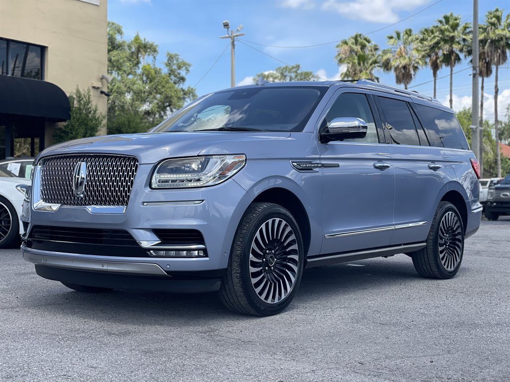 2018 Lincoln Navigator - $39,999