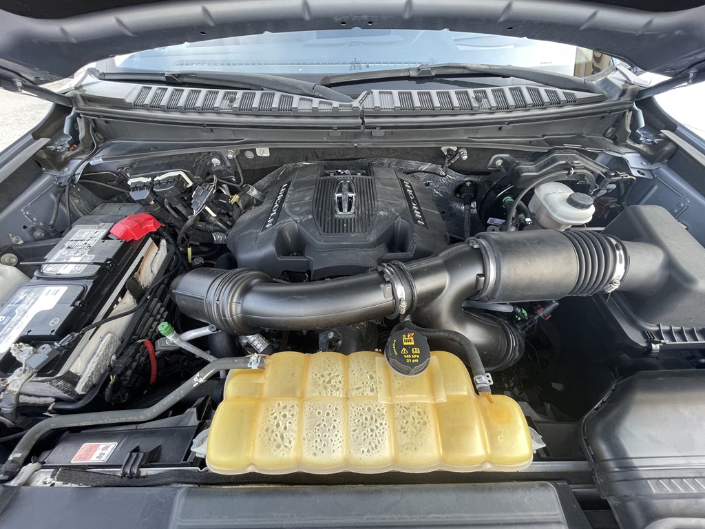 2018 Lincoln Navigator - $39,999