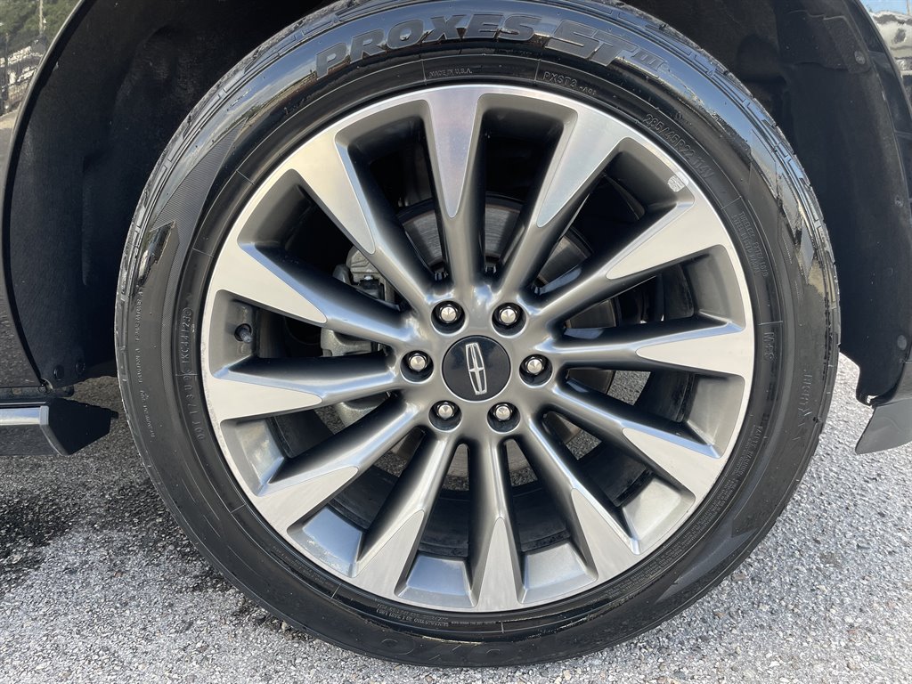 2019 Lincoln Navigator - $32,999