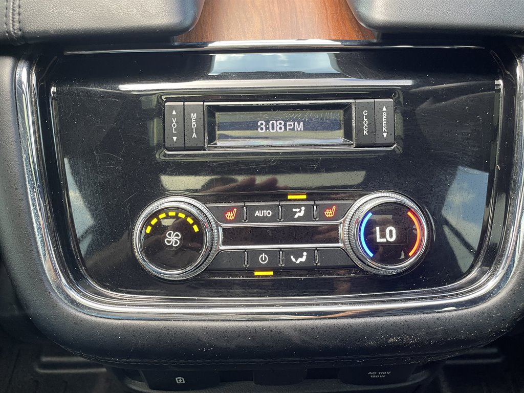 2019 Lincoln Navigator - $32,999