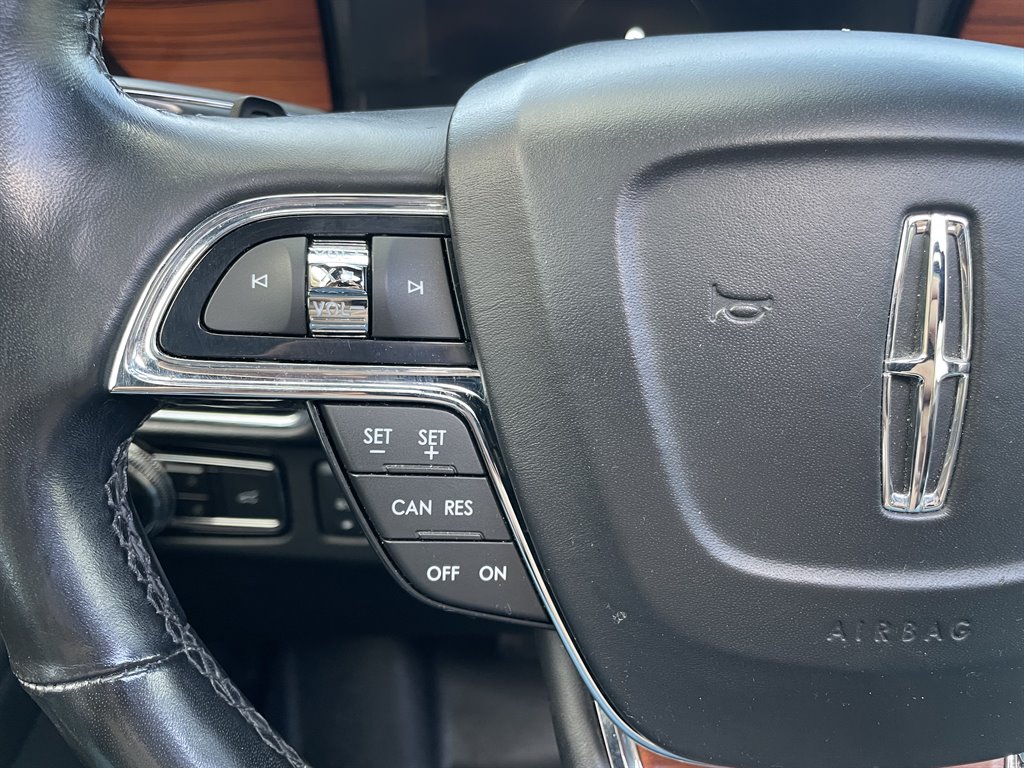 2019 Lincoln Navigator - $32,999