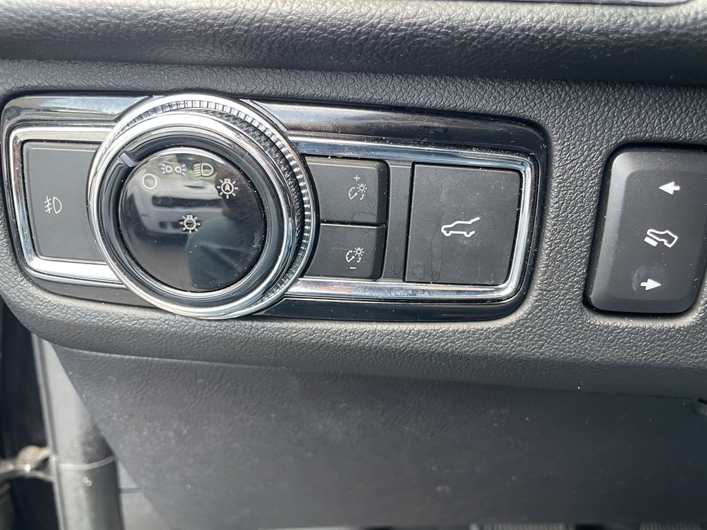 2019 Lincoln Navigator - $32,999