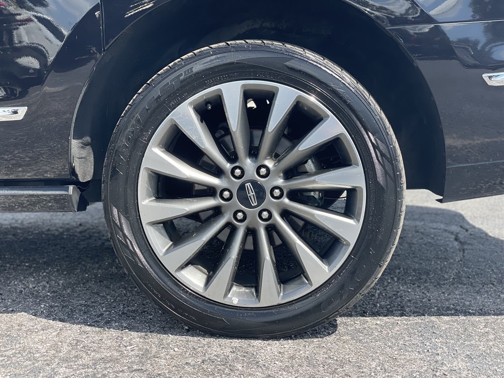 2019 Lincoln Navigator - $32,999
