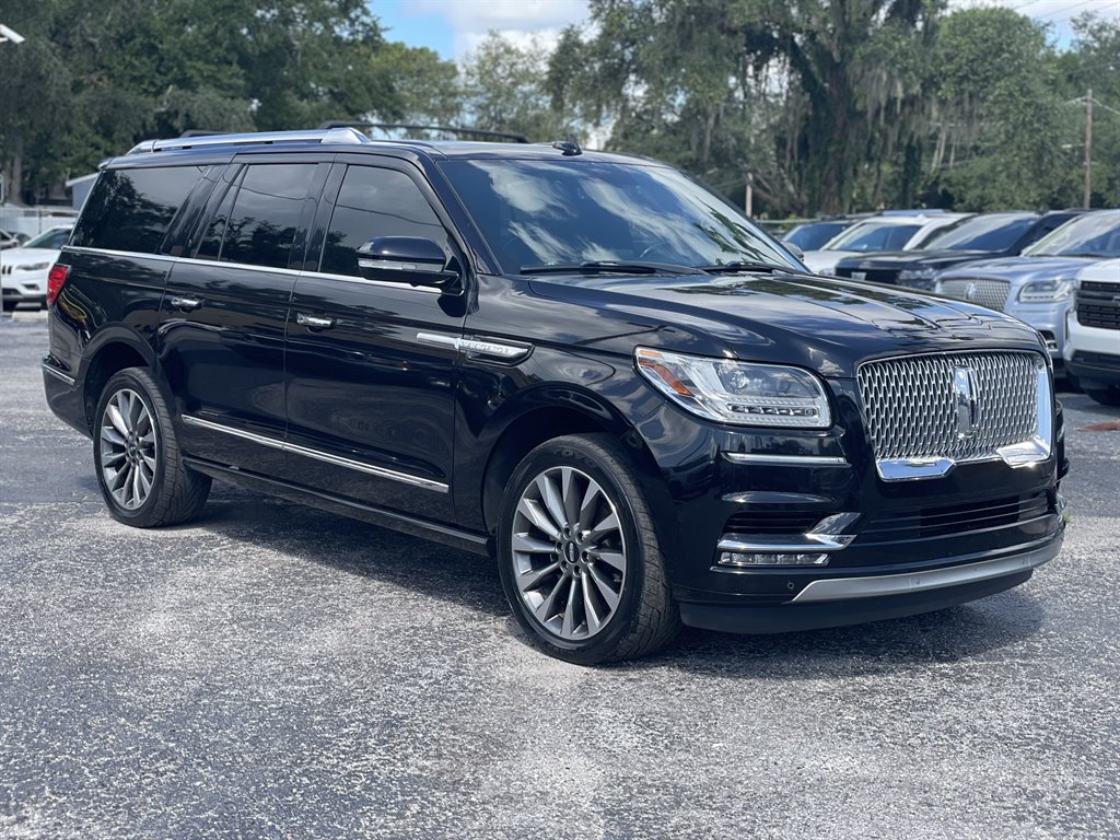 2019 Lincoln Navigator - $32,999