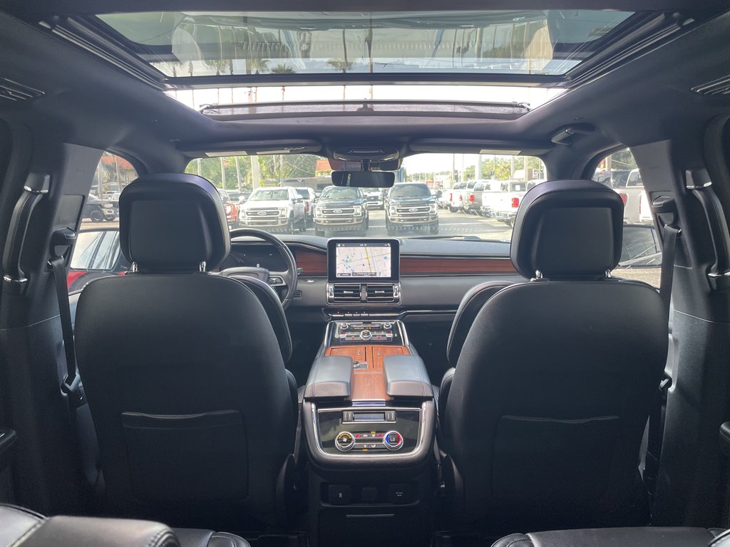 2019 Lincoln Navigator - $32,999