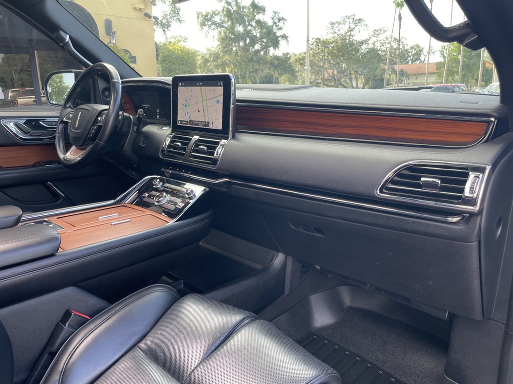2019 Lincoln Navigator - $32,999