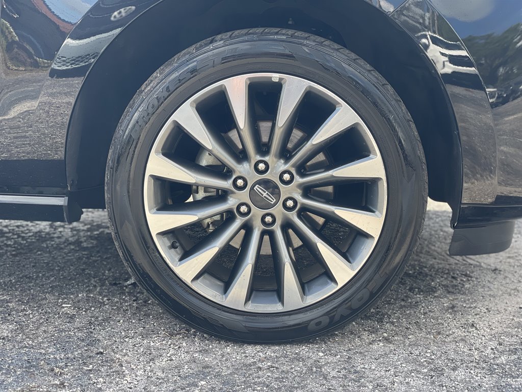 2019 Lincoln Navigator - $32,999