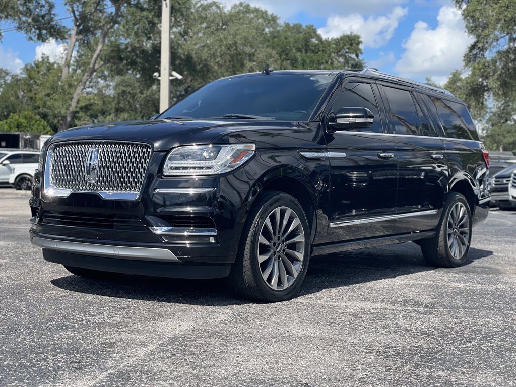 2019 Lincoln Navigator - $32,999