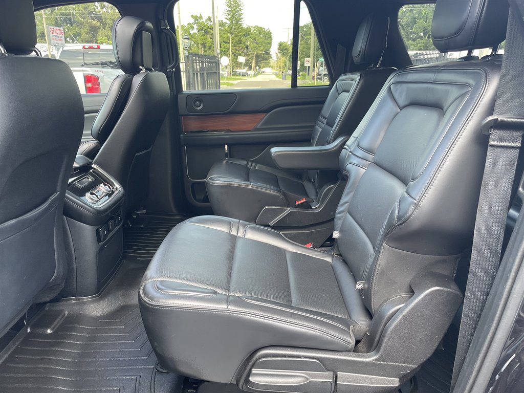2019 Lincoln Navigator - $32,999