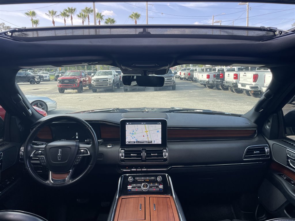 2019 Lincoln Navigator - $32,999