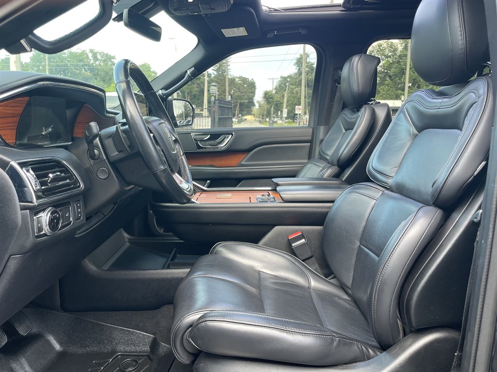 2019 Lincoln Navigator - $32,999