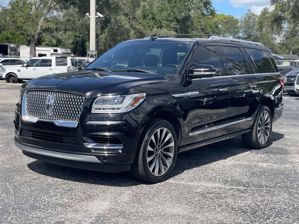 2019 Lincoln Navigator - $32,999