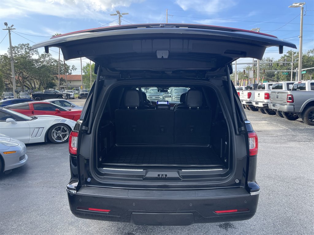 2019 Lincoln Navigator - $32,999