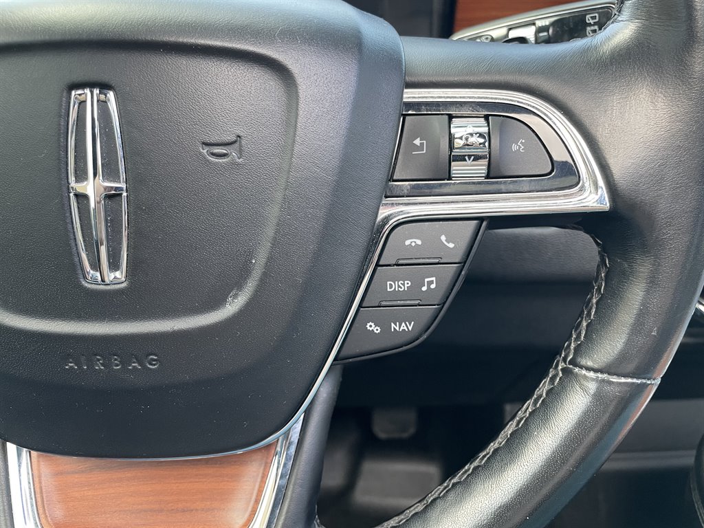 2019 Lincoln Navigator - $32,999