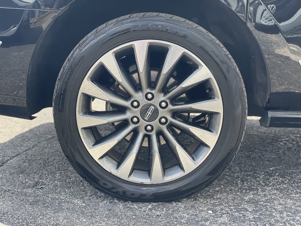 2019 Lincoln Navigator - $32,999