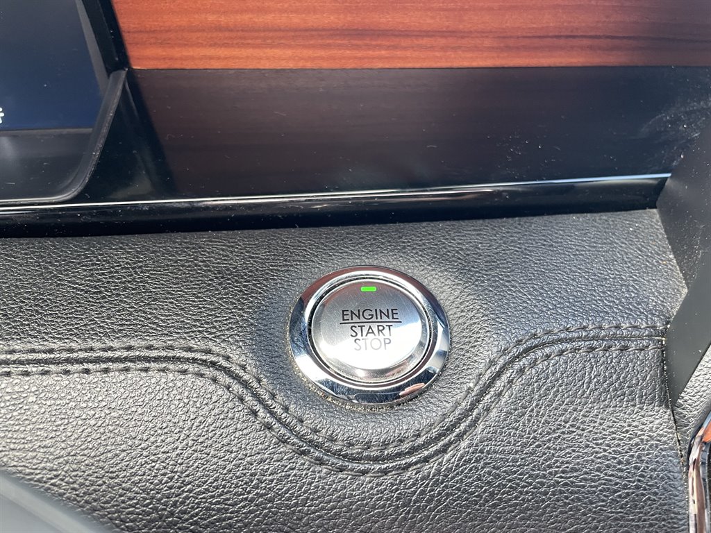2019 Lincoln Navigator - $32,999
