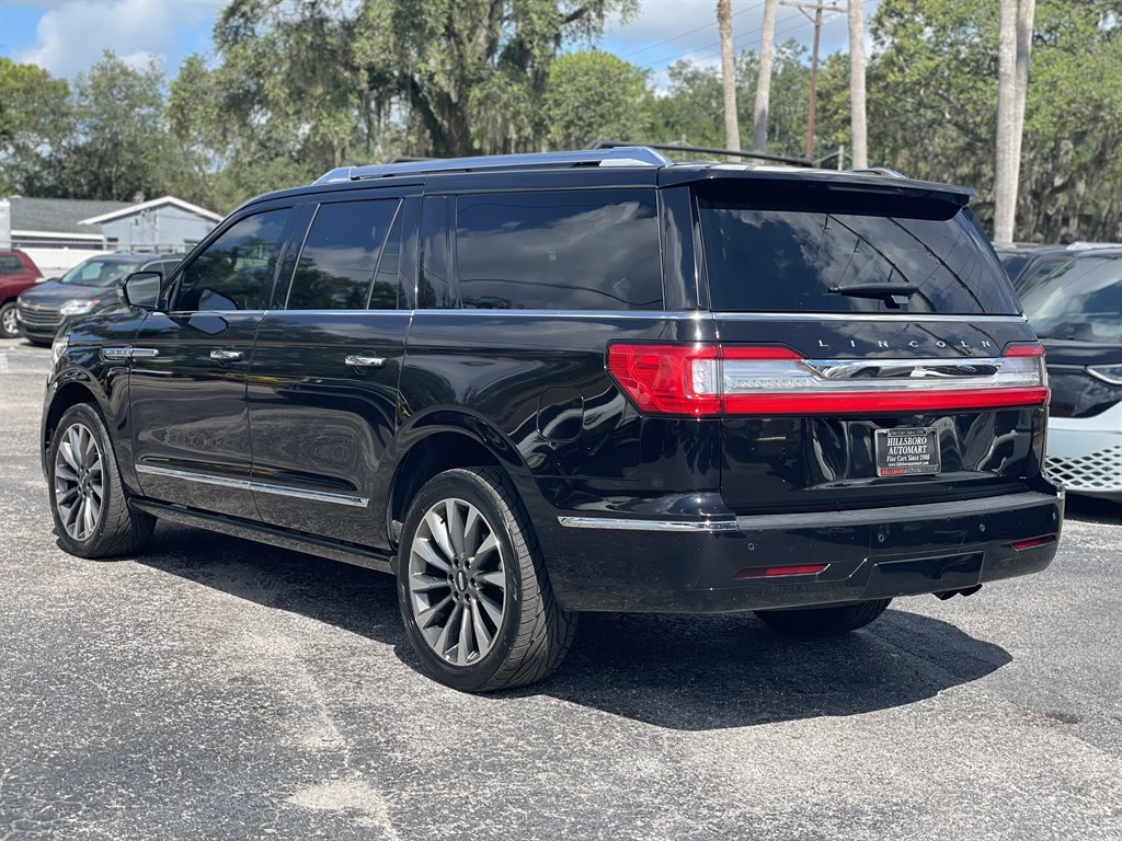 2019 Lincoln Navigator - $32,999