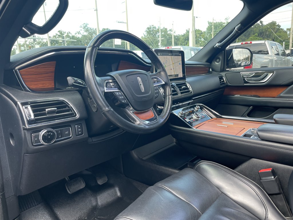 2019 Lincoln Navigator - $32,999