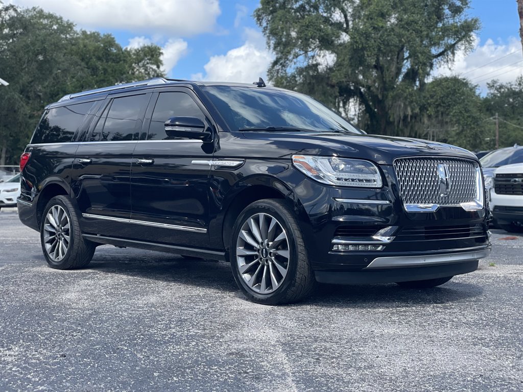 2019 Lincoln Navigator - $32,999
