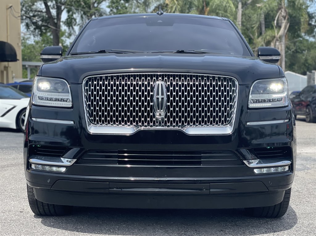 2019 Lincoln Navigator - $39,999