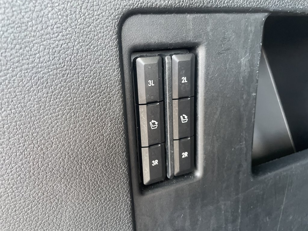 2019 Lincoln Navigator - $39,999