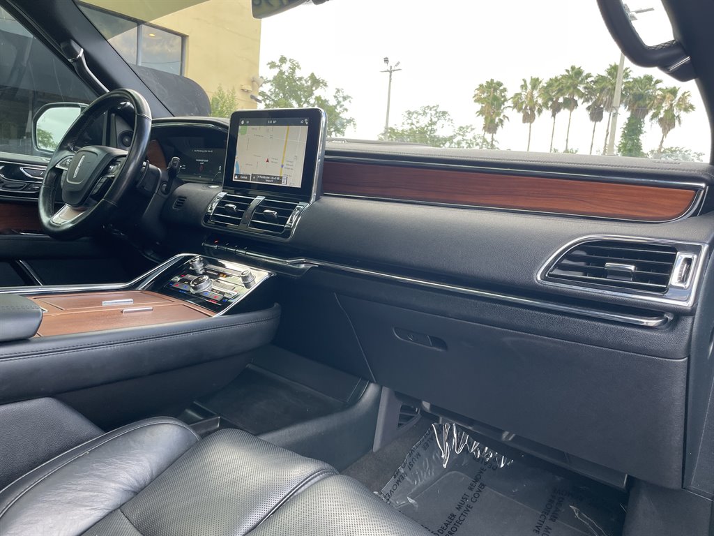 2019 Lincoln Navigator - $39,999